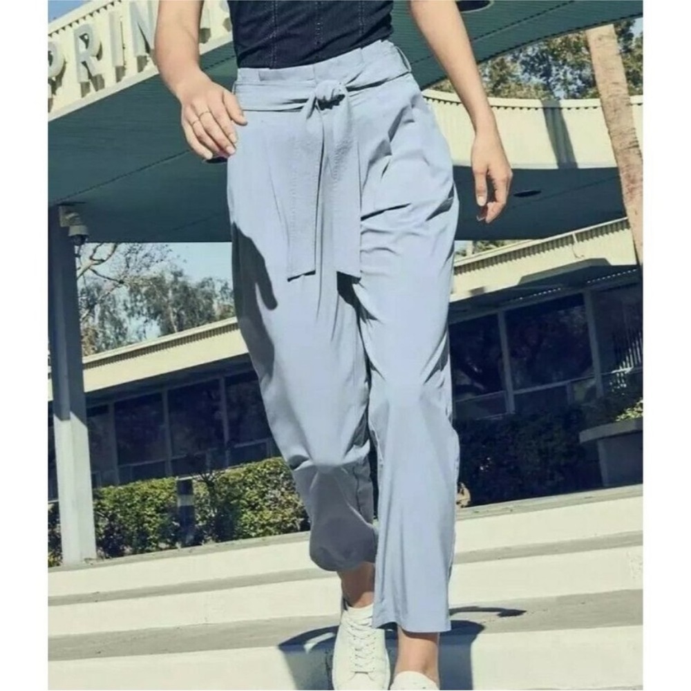 Athleta Skyline Pant II Size 10 Paperbag Tie Waist Women’s in Powder Blue 530640